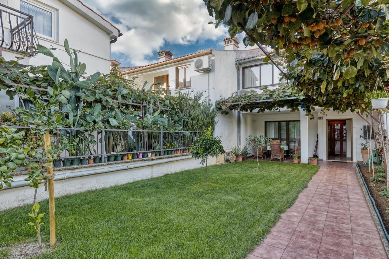 Apartment Lucijan Porec Exterior photo