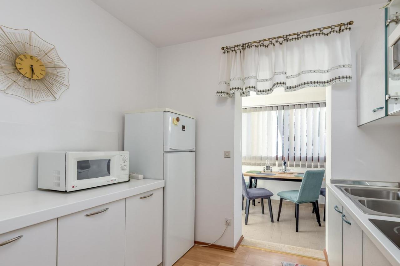 Apartment Lucijan Porec Exterior photo