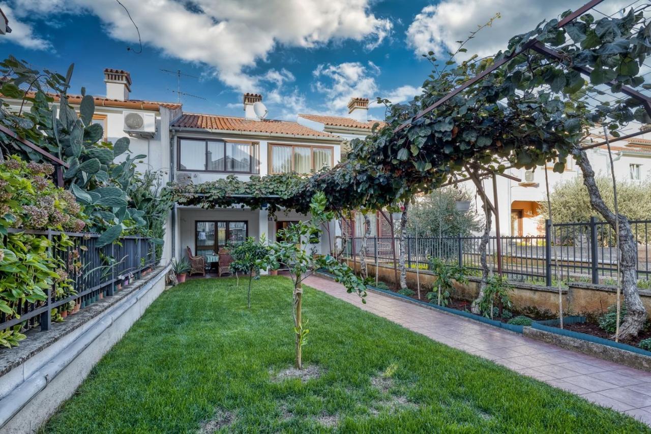 Apartment Lucijan Porec Exterior photo