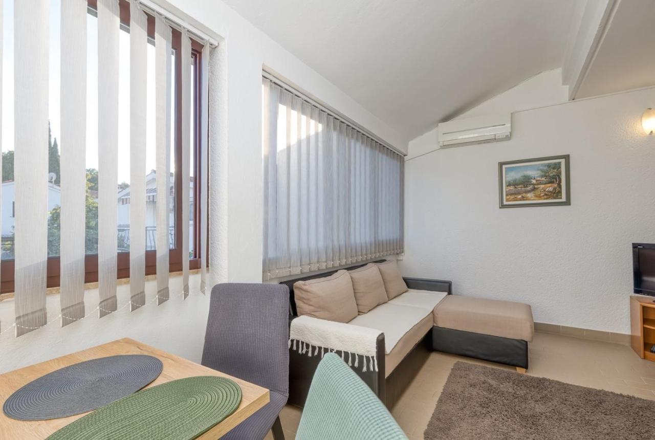 Apartment Lucijan Porec Exterior photo