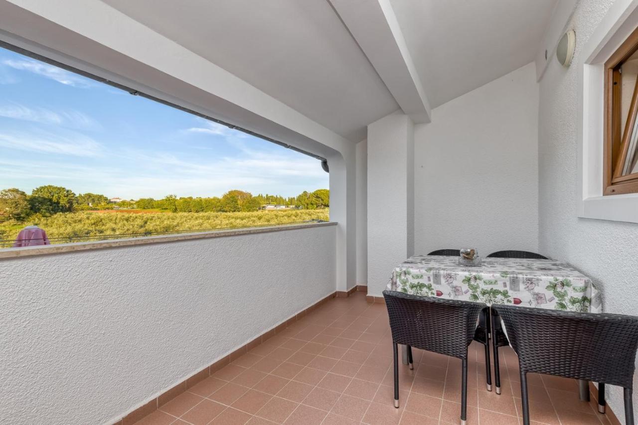 Apartment Lucijan Porec Exterior photo